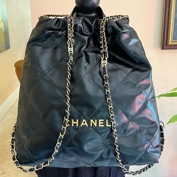 CHANEL 22B 22 Backpack Black Gold Hardware PRISTINE Full Set - Picture 5 of 15